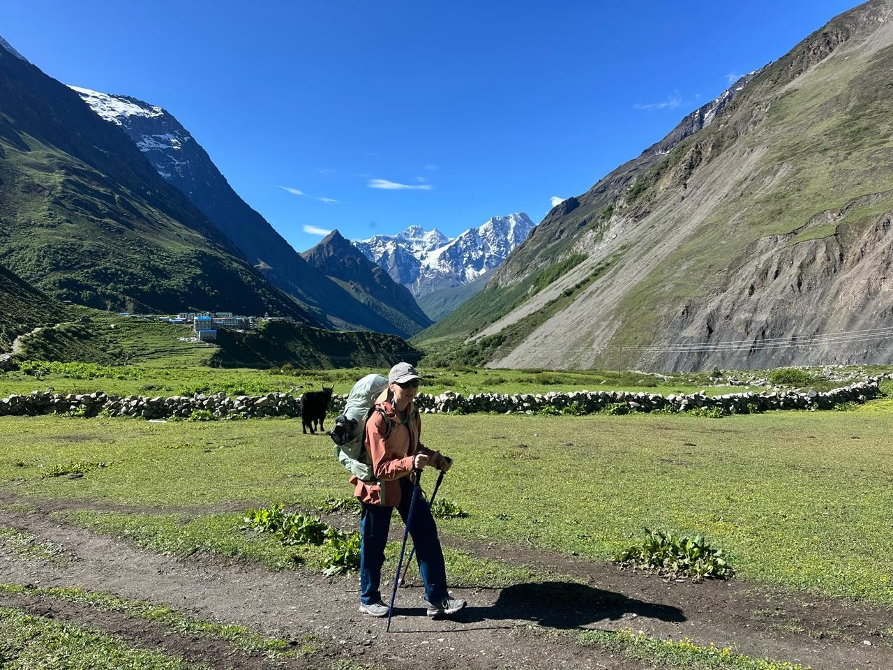 hire manaslu trek guide and porter